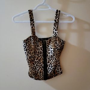 Very cute cropped shirt!